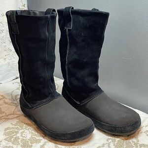 Crocs Berryessa Suede Tall Boots size 9